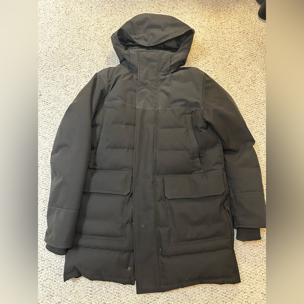 Canada Goose Black Balmoral Parka Mens size L.